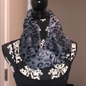 NEED GONE 🗣: Fuzzy Leopard Print Scarf Grey Black